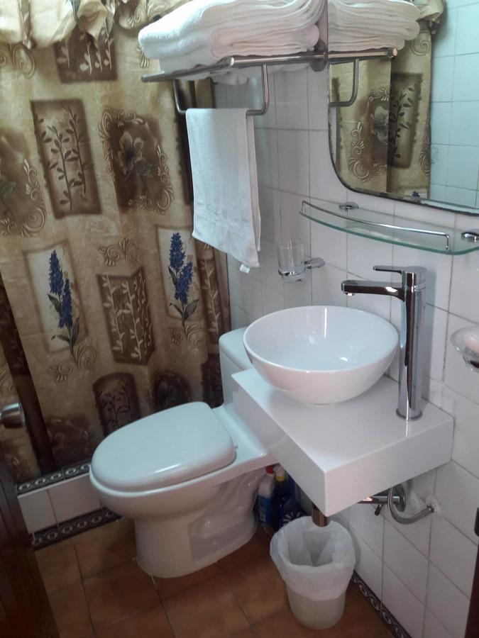 Hostal Victoria Lima Bagian luar foto